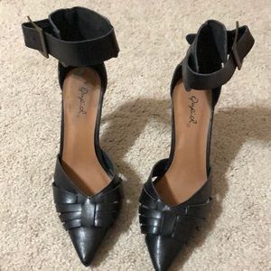 Pointe black heels with an ankle strap